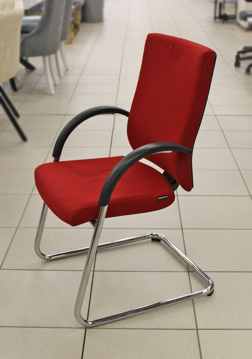 Naudota lankytojų kėdė, ND-kd-292 Dauphin, raudona. (maksimali apkrova 110 kg)