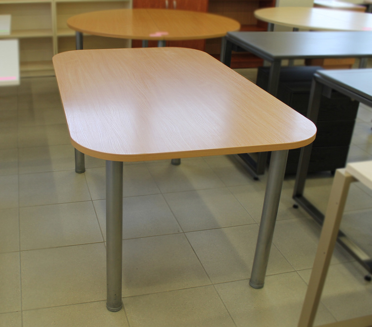 Posėdžių stalas, tiesus su apvalintais kampais ND-ST-731 1500x900x740 bukas