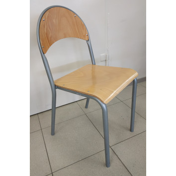 Naudota lankytojų kėdė, ND-KD-274 , Tvirtas metalinis karkasas. Sėdima dalis ir atlošas - klijuota faniera, 