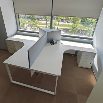 Baltas dviejų vietų darbų stalas su stalčių blokais ND-ST-846